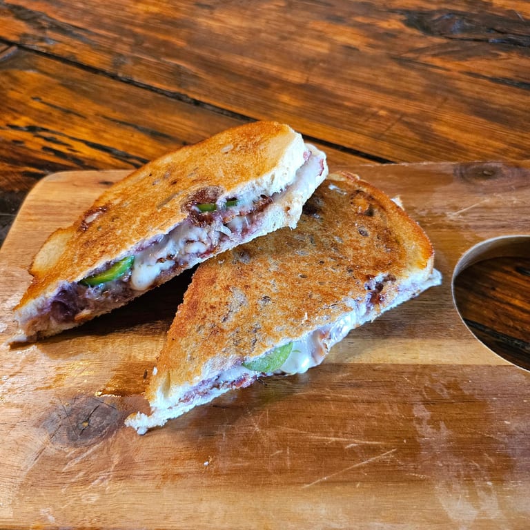 Juicy Cheeseburgers: American Classics Done Right